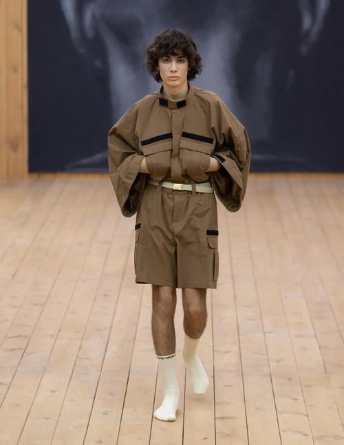 锐评 Gosha Rubchinskiy 2027 春夏时装秀 在文化废墟之上，俄式魂灵的复苏与重建